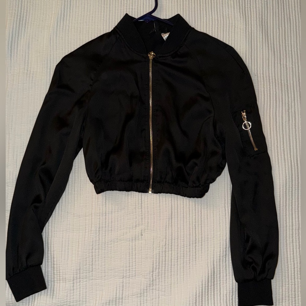 Cropped Black Women's Bomber Jacket size small